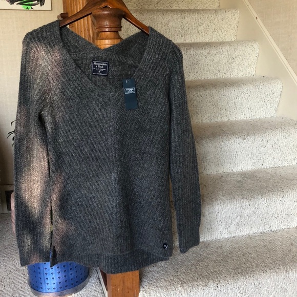 NWT Abercrombie & Fitch Gray Chunky Pop Over Sweater - Picture 1 of 8
